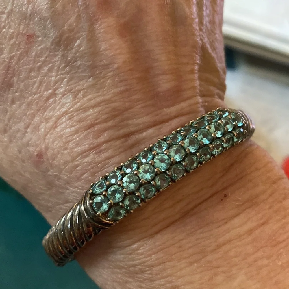 ❤️Peridot Bracelet done in 925 Sterling Silver EUC